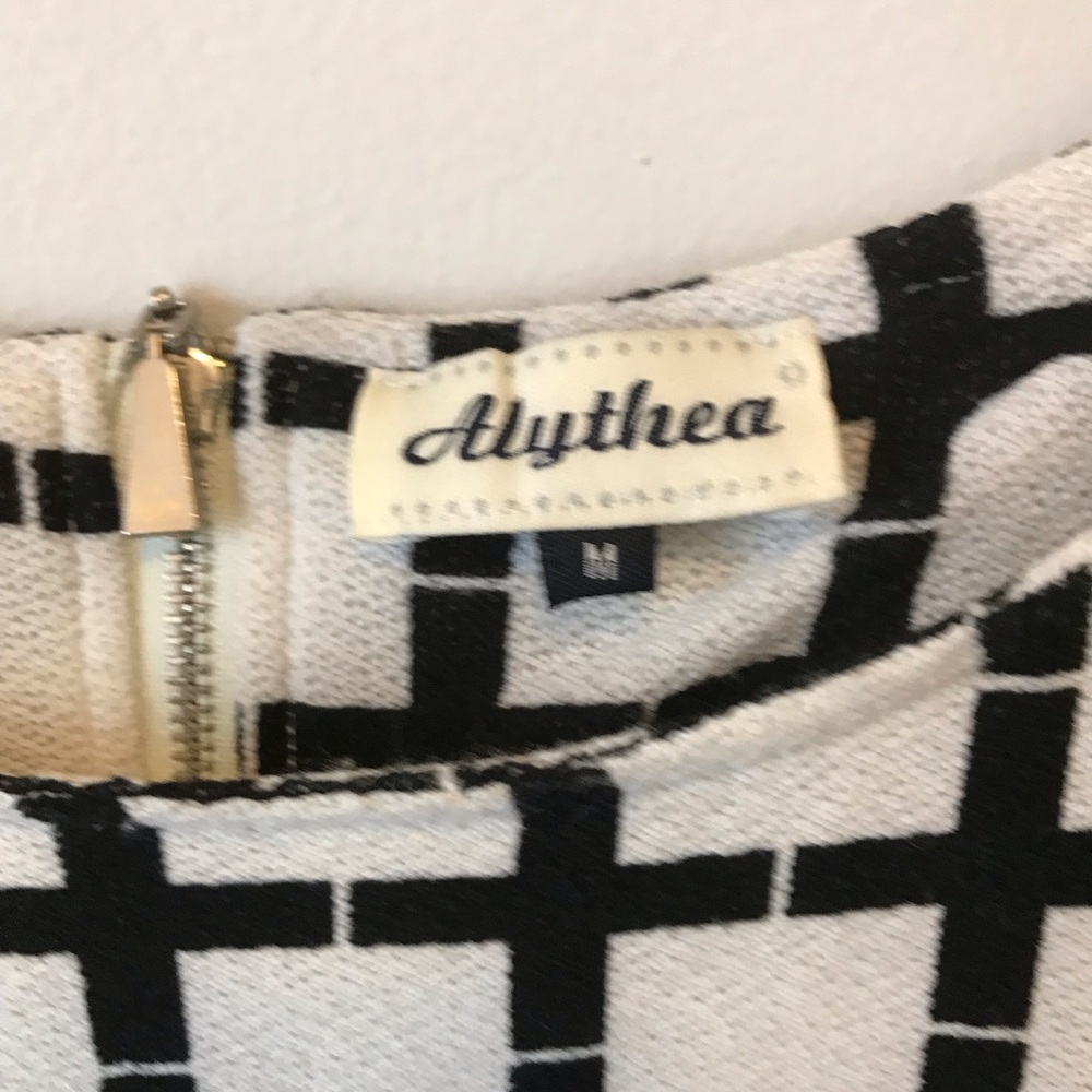 Chic Office Wear - Picture 3 of 6